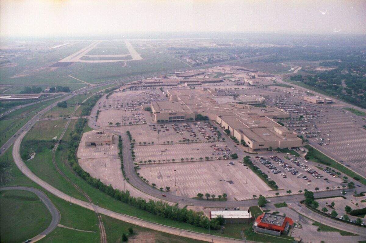 Carswell Air Force Base (now the Naval Air Station Joint Reserve Base) and the Ridgmar Mall, aerial photograph in April 1991.
